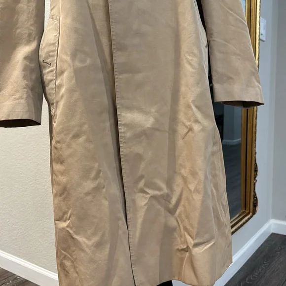 Authentic Burberry trench coat - Picture 4 of 16
